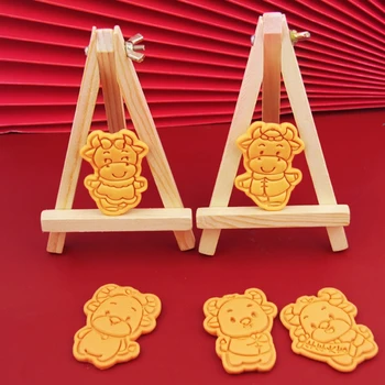 Мультяшная форма на колата 3D Пресовани форми за бисквити с релефна форма за печене, кухненски Форма за печене, Инструмент