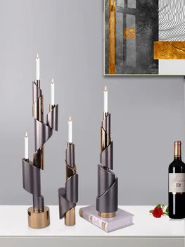 Елементи луксозна обстановка в скандинавски стил, хол, творчески романтична маса за хранене със свещи, prop me