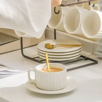 Благородна утайка от чаша е просто домашен комплект за следобеден чай с блюдцем висококачествена керамична чаша за вода ins, чиния за закуски