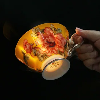 Луксозен чай комплект керамични чашата за кафе, костюм в британски стил от висококачествен костен порцелан, чаена чаша със златен ръб и чиния с лъжица